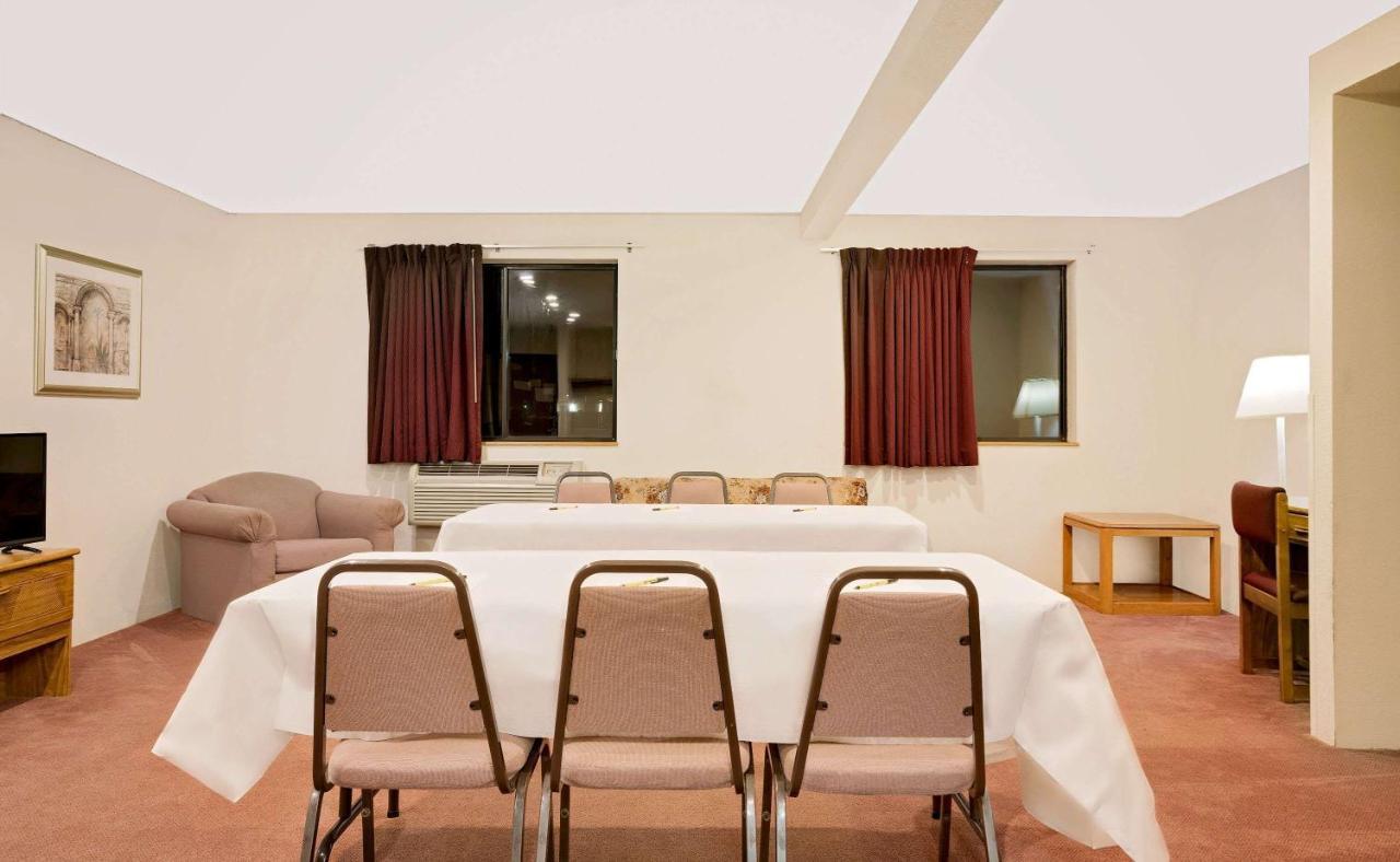Super 8 By Wyndham Long Prairie Μοτέλ Εξωτερικό φωτογραφία